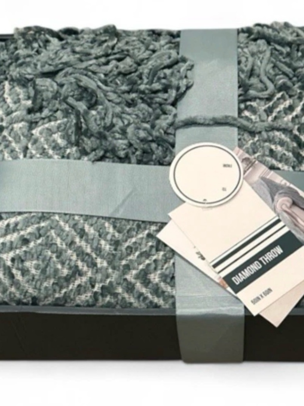 New in Box 50 x 60 Green & White Diamond Pattern Throw Blanket w/ Fringe NWT